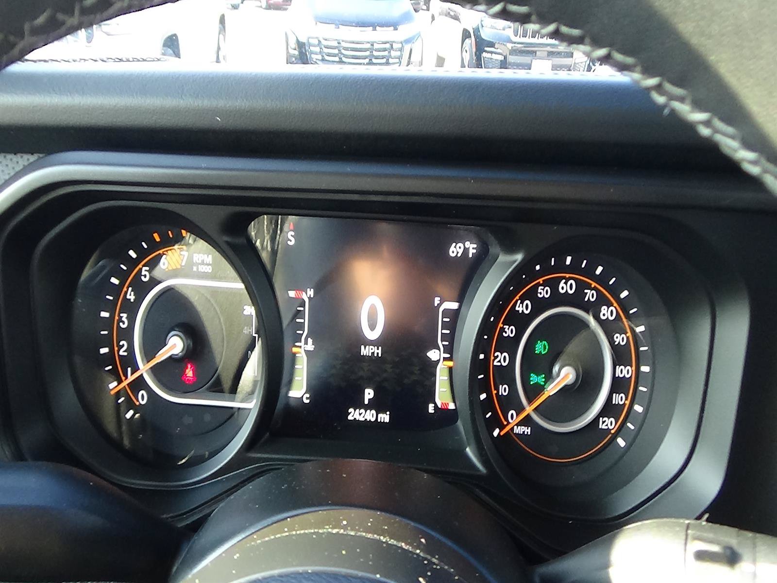 Certified 2025 Jeep Wrangler Unlimited Rubicon w/ Convenience Group AWD/4WD image 23