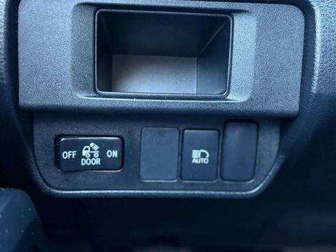 Used 2019 Toyota Tacoma SR w/ SR Convenience Package image 28