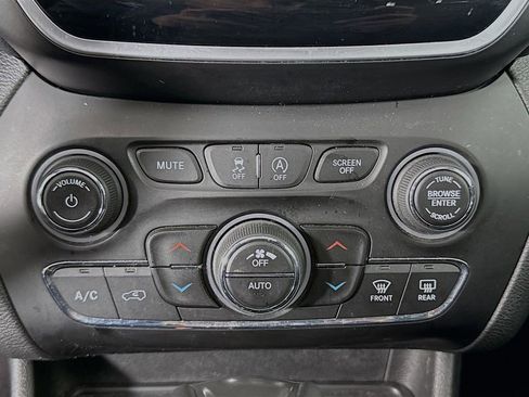 Used 2019 Jeep Cherokee Limited AWD/4WD image 15