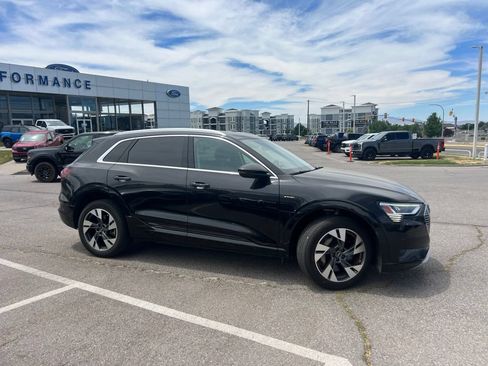 Used 2022 Audi e-tron Premium AWD/4WD image 3