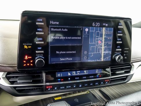 Used 2023 Toyota Sienna Platinum image 16