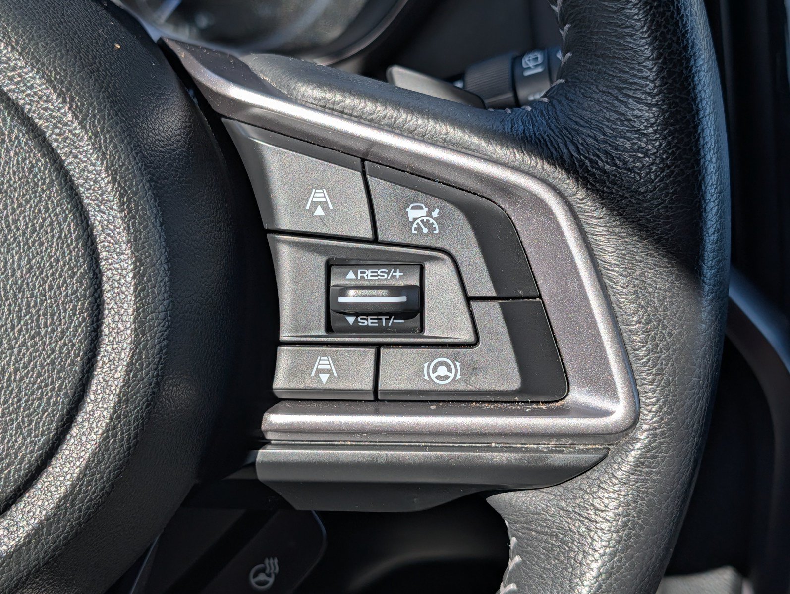 Used 2022 Subaru Ascent Limited AWD/4WD image 27