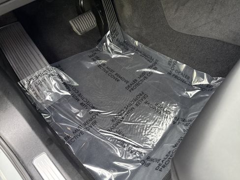 Used 2025 Volvo XC90 B6 Plus image 17