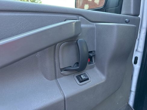 Used 2018 GMC Savana 2500 w/ Communications Package image 20