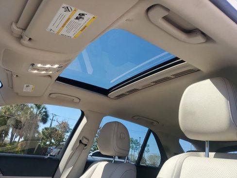 Used 2022 Mercedes-Benz GLE 350 w/ Premium Package image 24