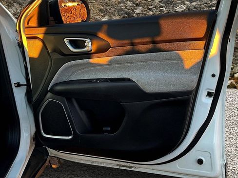 Used 2022 Jeep Compass Latitude image 19