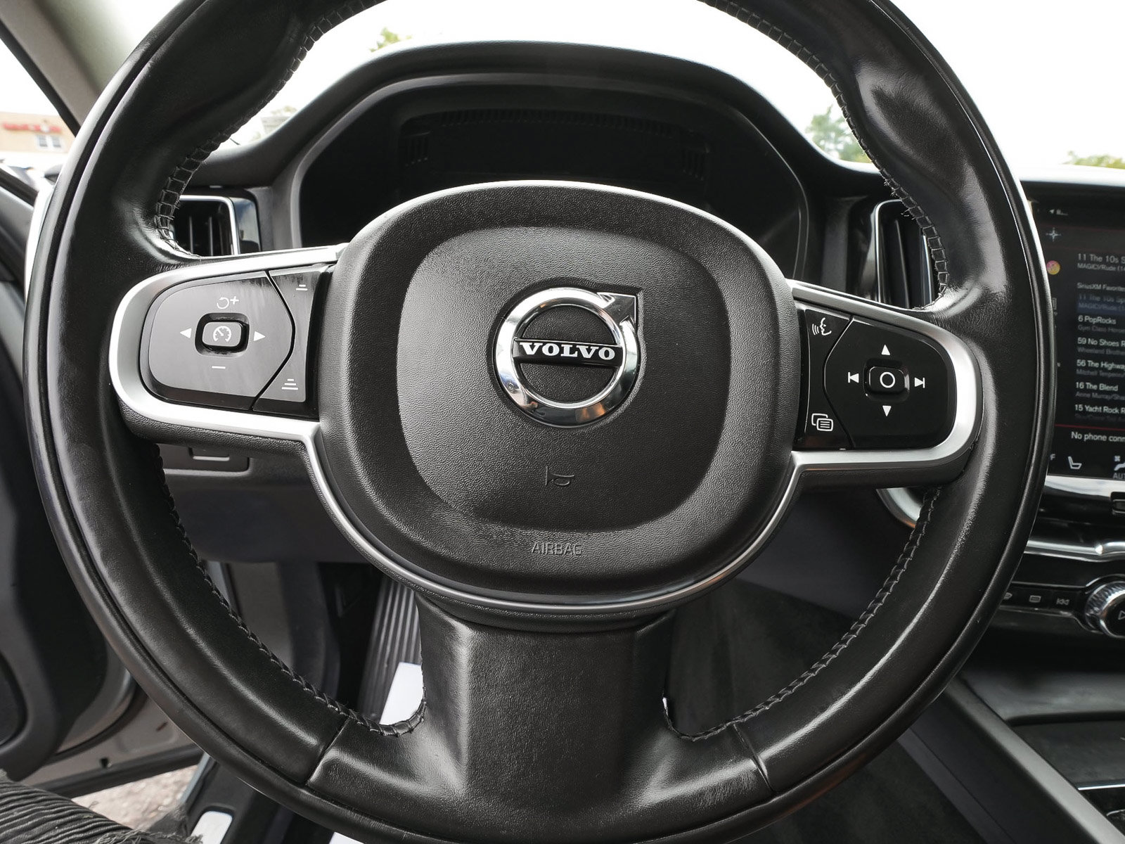 Used 2018 Volvo XC60 T5 Momentum w/ Convenience Package AWD/4WD image 19
