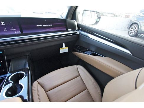 New 2026 Cadillac Escalade ESV Luxury image 10