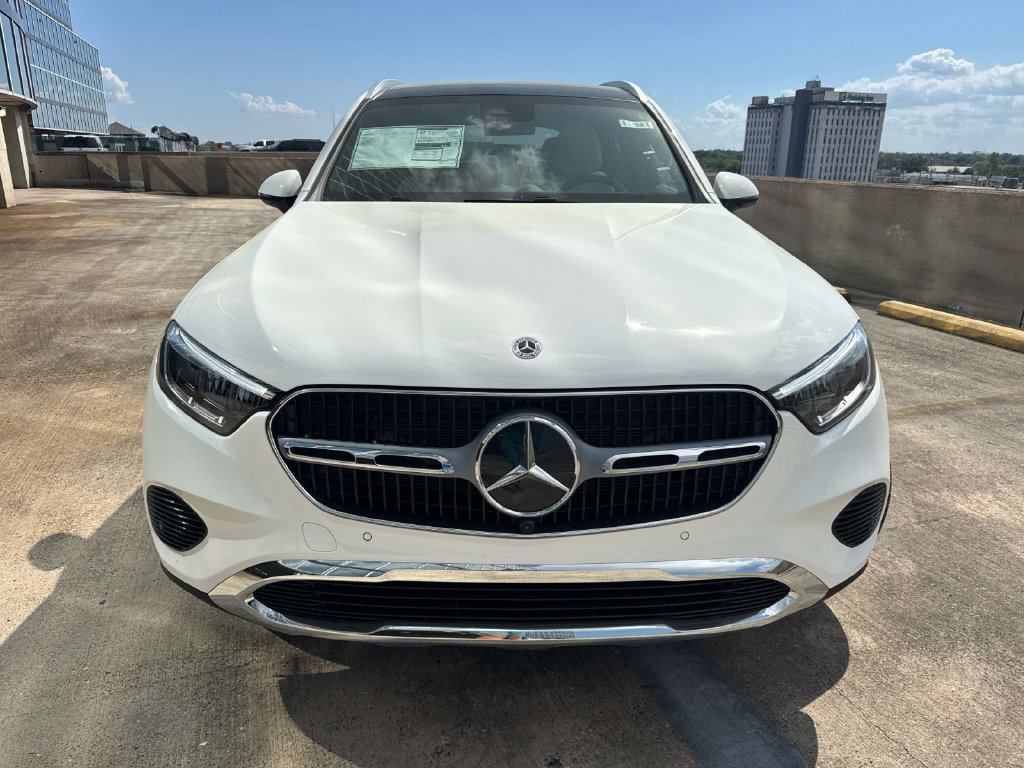 Used 2026 Mercedes-Benz GLC 300 image 2