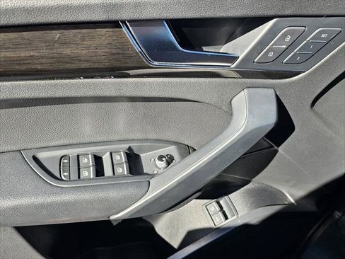 Used 2020 Audi Q5 e Premium w/ Convenience Package image 10