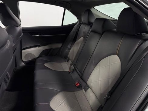 Used 2019 Toyota Camry XLE FWD image 13