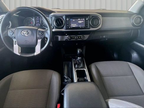 Used 2017 Toyota Tacoma SR5 w/ Tow Package RWD image 6
