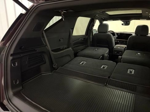 Used 2024 Chevrolet Traverse RS AWD/4WD image 17