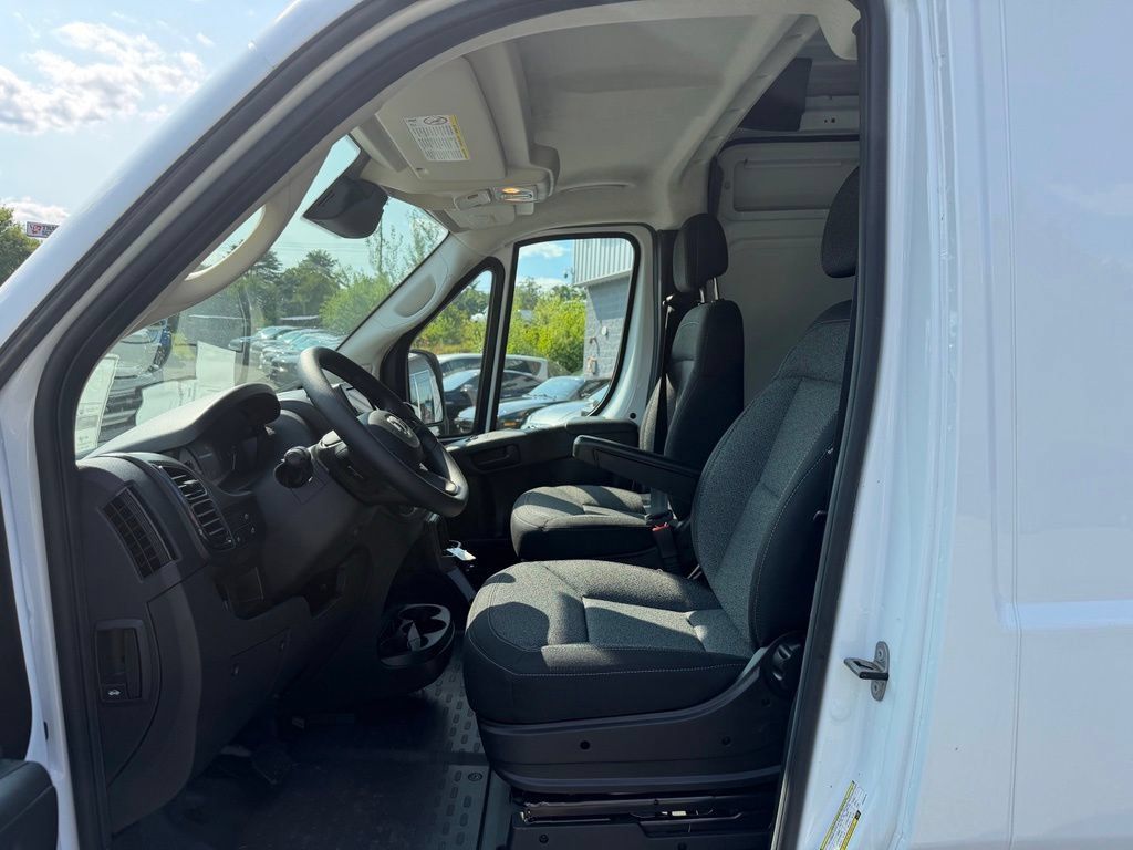 New 2025 RAM ProMaster 2500 w/ Convenience Group FWD image 12