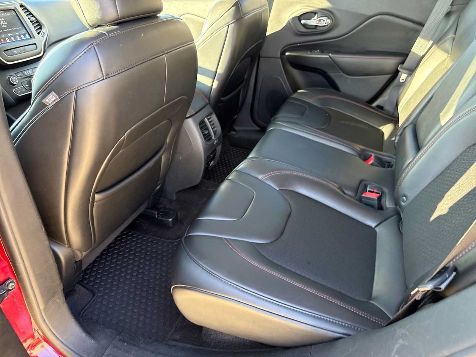 Used 2019 Jeep Cherokee Trailhawk w/ Cold Weather Group AWD/4WD image 18