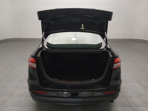 Used 2020 Ford Fusion SE FWD image 29