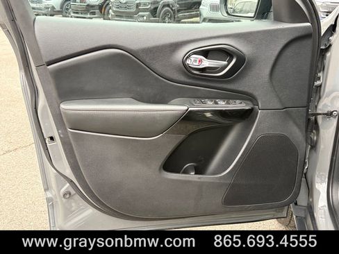 Used 2023 Jeep Cherokee Altitude Lux image 16