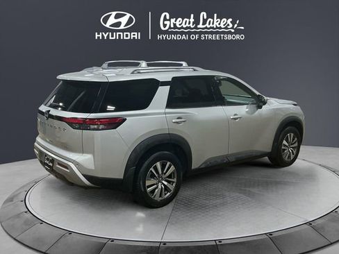 Used 2022 Nissan Pathfinder SL AWD/4WD image 6