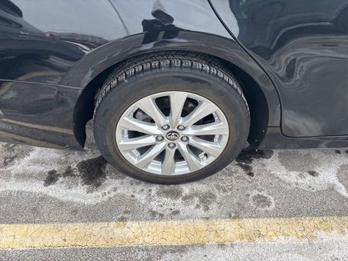 Used 2020 Toyota Camry LE image 10