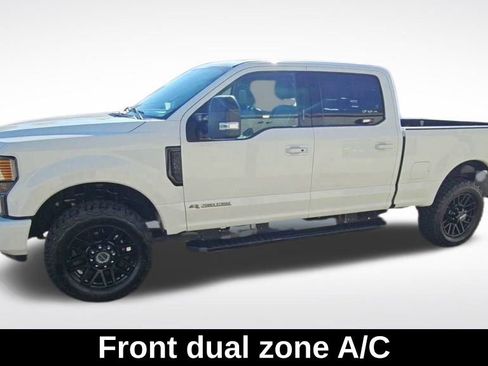 Used 2022 Ford F250 Lariat w/ Black Appearance Package image 5