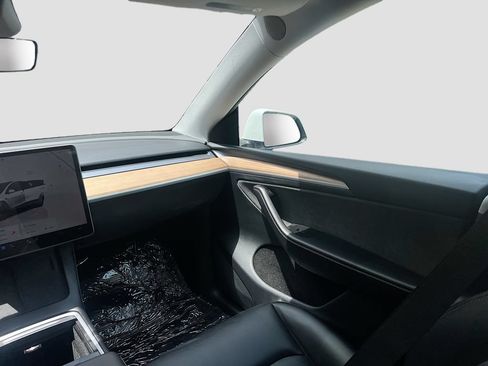 Used 2024 Tesla Model Y Long Range RWD image 24
