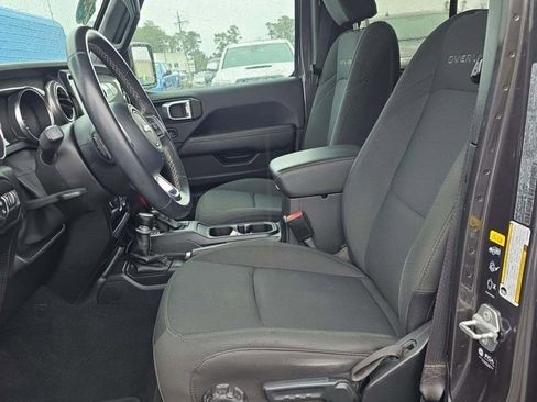 Used 2021 Jeep Gladiator Overland image 2