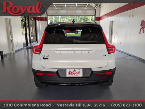 Used 2021 Volvo XC40 T5 R-Design w/ Climate Package AWD/4WD image 3