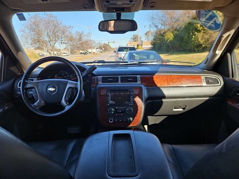 Used 2011 Chevrolet Tahoe LTZ image 24