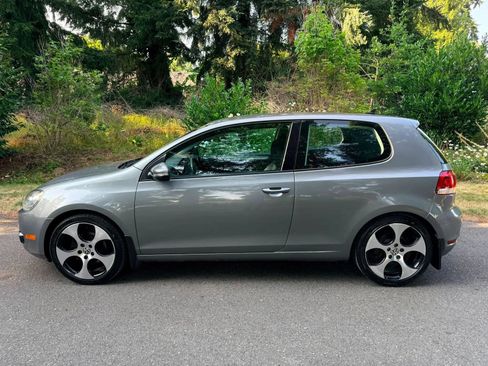 Used 2011 Volkswagen Golf TDI w/ Cold Weather Pkg FWD image 2