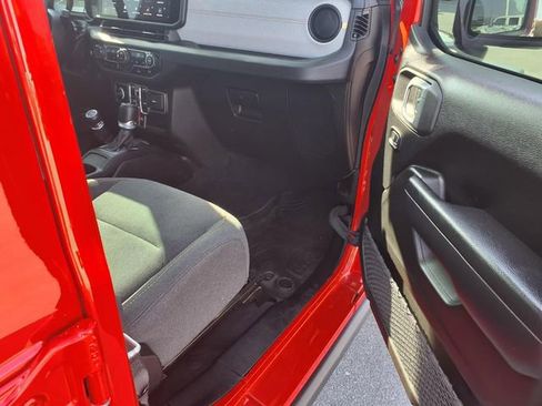 Used 2024 Jeep Wrangler Unlimited image 26