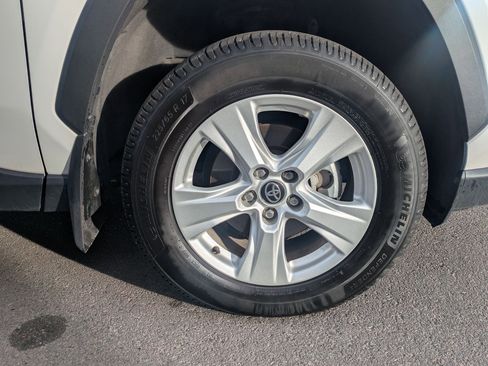 Used 2021 Toyota RAV4 XLE w/ Carpet Mat Package (TMS) image 31