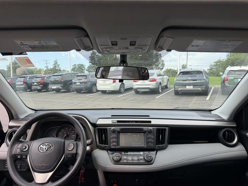 Used 2015 Toyota RAV4 XLE FWD image 8