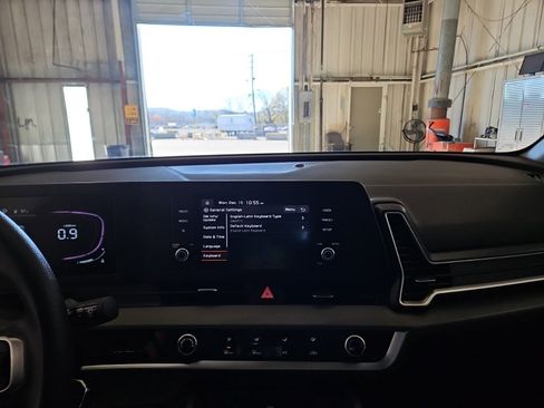 Used 2023 Kia Sportage LX image 14