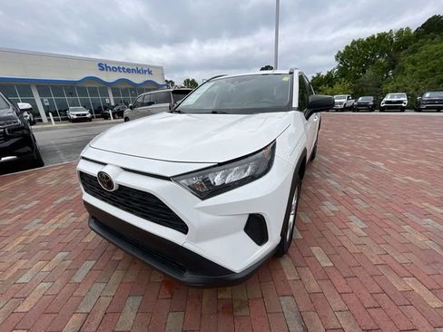 Used 2020 Toyota RAV4 LE FWD image 26