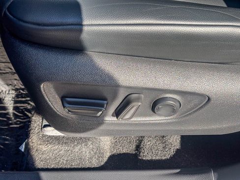 Certified 2024 Toyota Highlander XLE FWD image 23