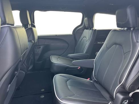 New 2026 Chrysler Pacifica Limited w/ S Appearance Package image 13