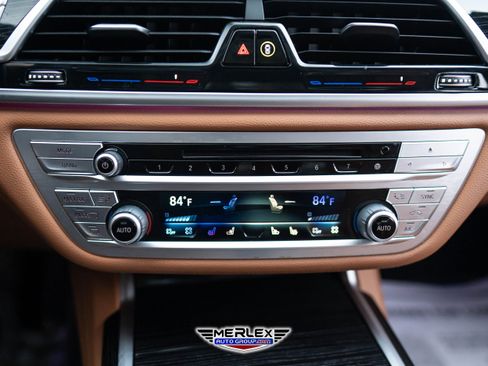 Used 2020 BMW 750i xDrive w/ M Sport Package image 35