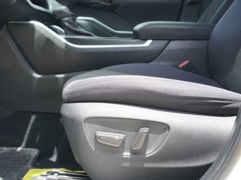 Used 2021 Toyota Highlander L FWD image 17