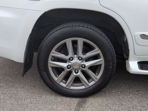 Used 2013 Lexus LX 570 4WD w/ Luxury Pkg image 13