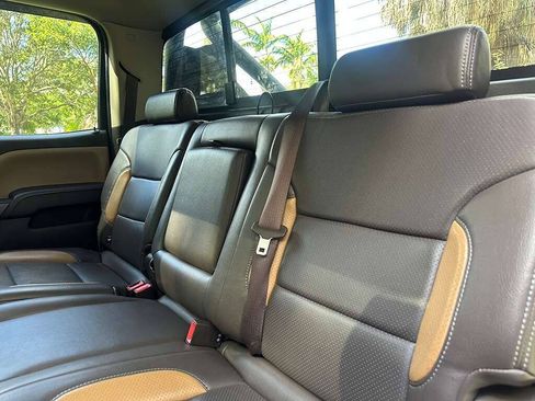 Used 2017 GMC Sierra 2500 Denali w/ Duramax Plus Package AWD/4WD image 17