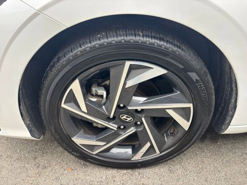 Used 2025 Hyundai Elantra SEL image 33