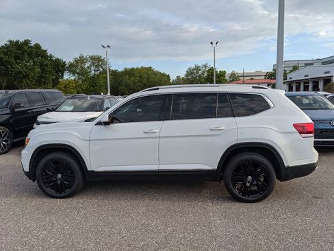 Certified 2023 Volkswagen Taos SE w/ Black Wheel Package image 2