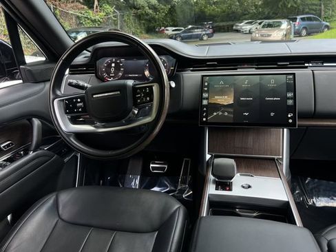 Used 2024 Land Rover Range Rover Long Wheelbase Autobiography image 19