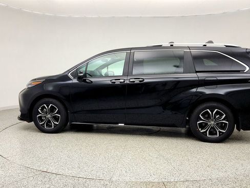 Used 2026 Toyota Sienna Platinum AWD/4WD image 8