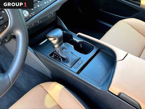 Used 2025 Lexus ES 300h w/ Premium Package FWD image 17