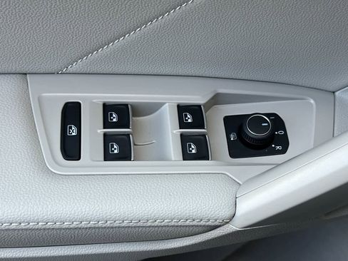 Used 2023 Volkswagen Tiguan SE R-Line FWD image 13