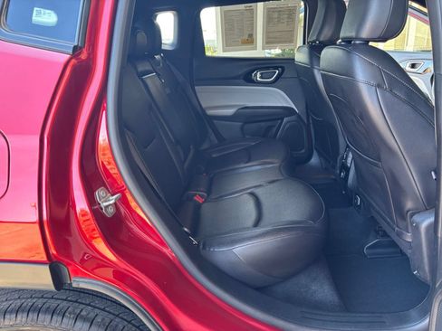 Used 2025 Jeep Compass Limited AWD/4WD image 39
