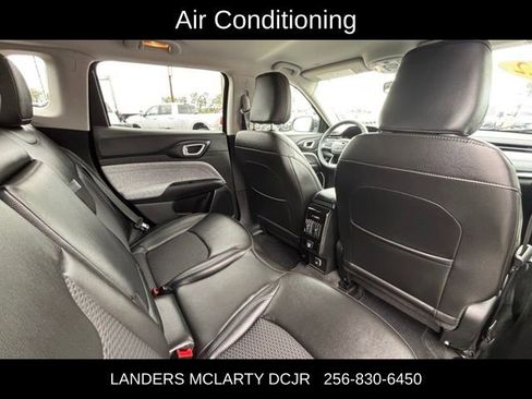 Used 2022 Jeep Compass Latitude FWD image 12