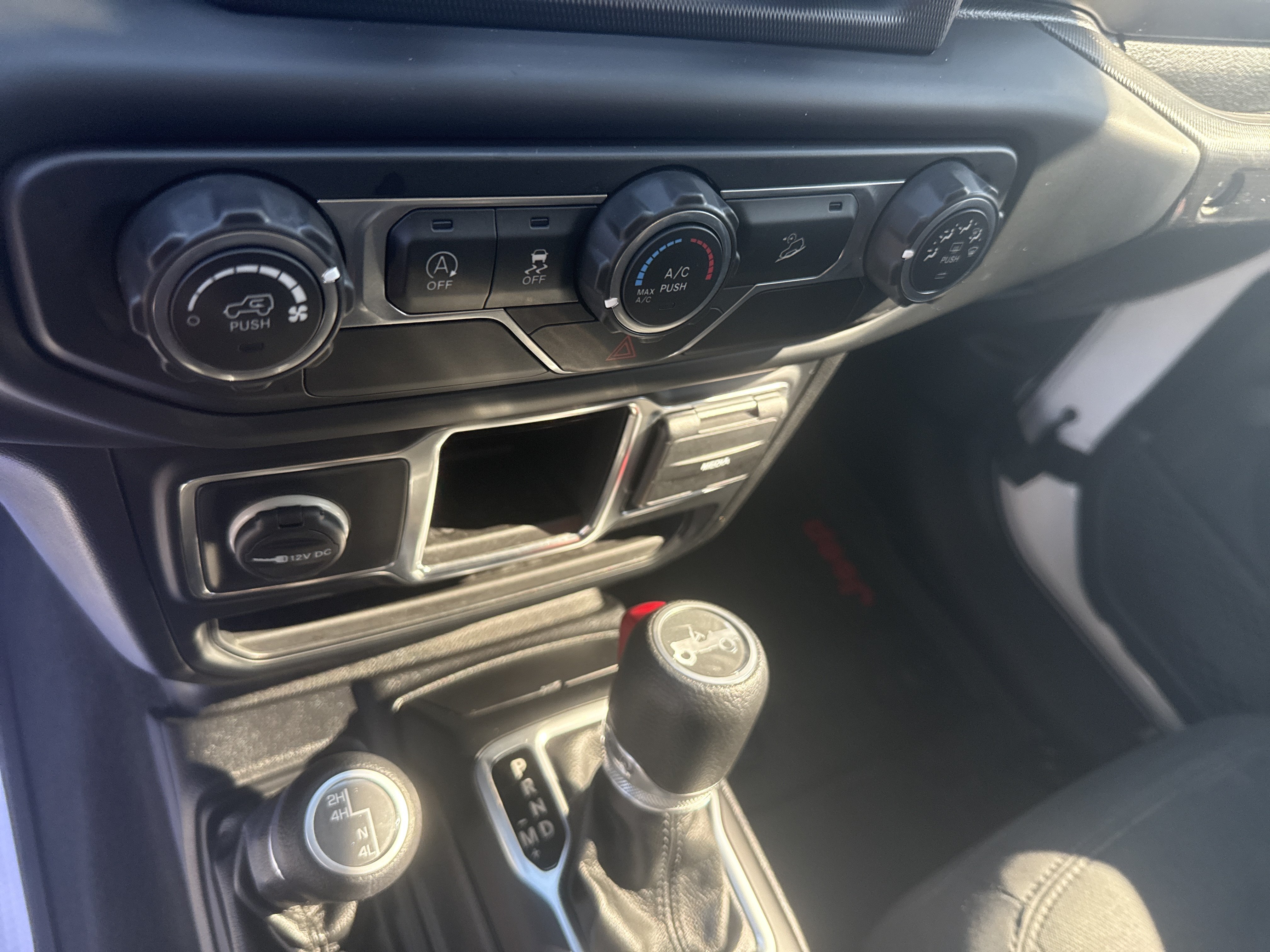 Used 2019 Jeep Wrangler Sport AWD/4WD image 9