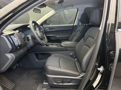 New 2025 Nissan Pathfinder SV w/ Black Appearance Package AWD/4WD image 20